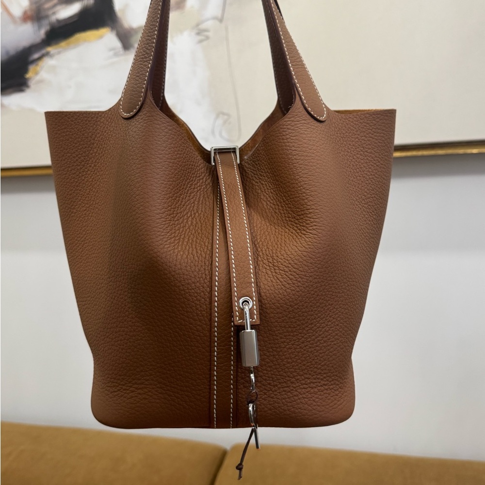 Picotin 22 brand new (gold/phw)
Full set with receipt Hermes’ (SOLD) - Picture 8 of 11